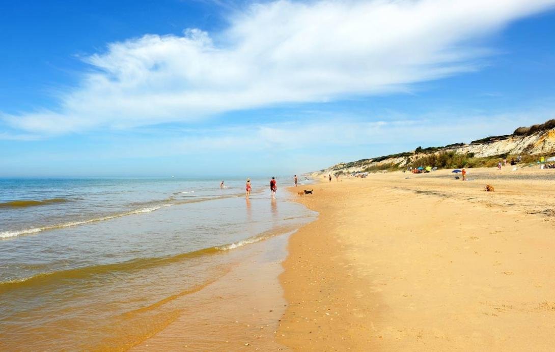 ¿Cuál es la playa más larga de España?